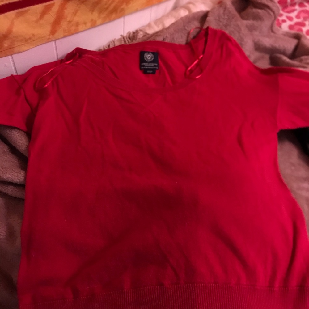 red 1/4 sleeve shirt